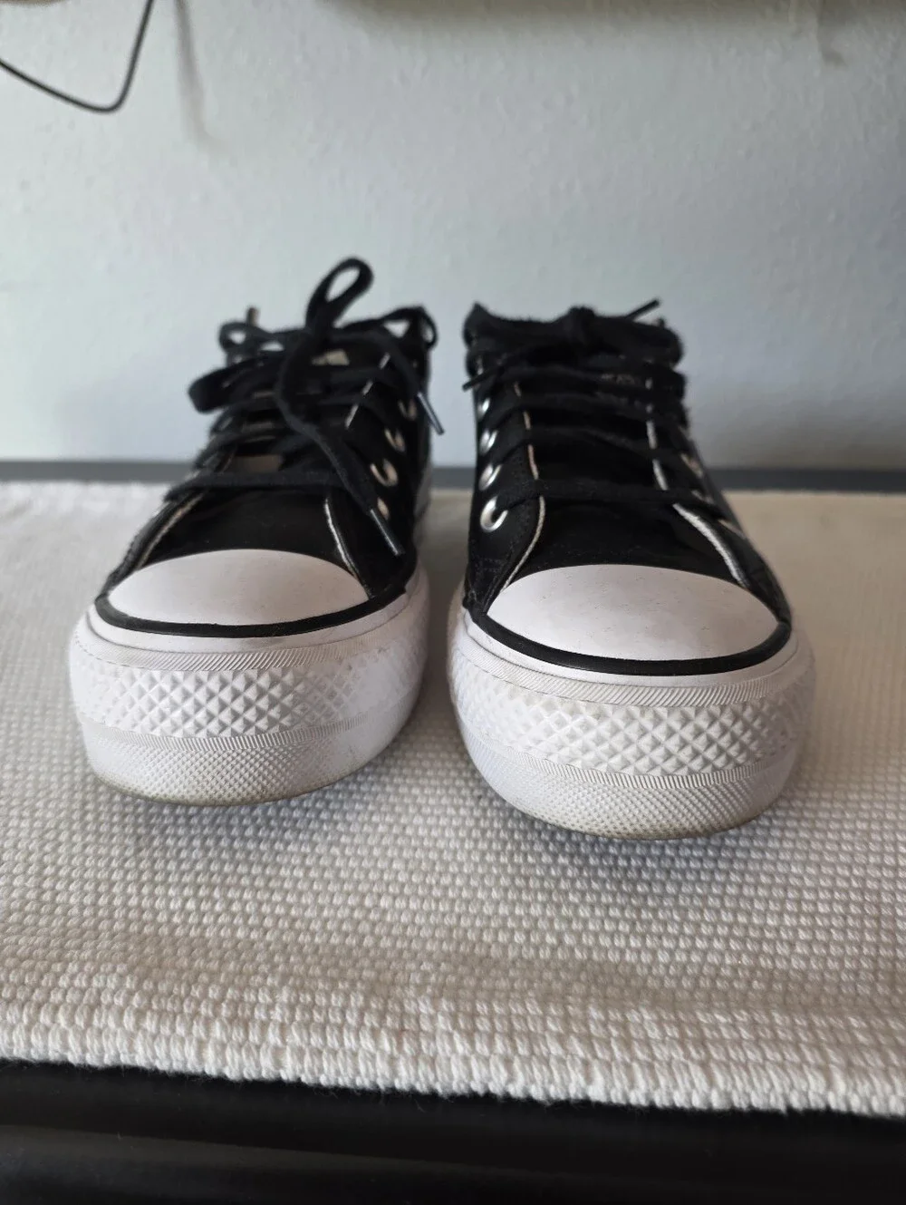 Chuck Taylor All Star Lift Low Top Leather Sneakers